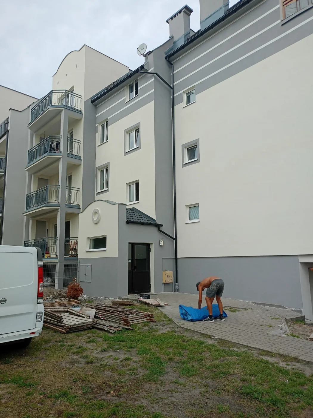 Elewacja budynku wielorodzinnego — zdjęcie 7