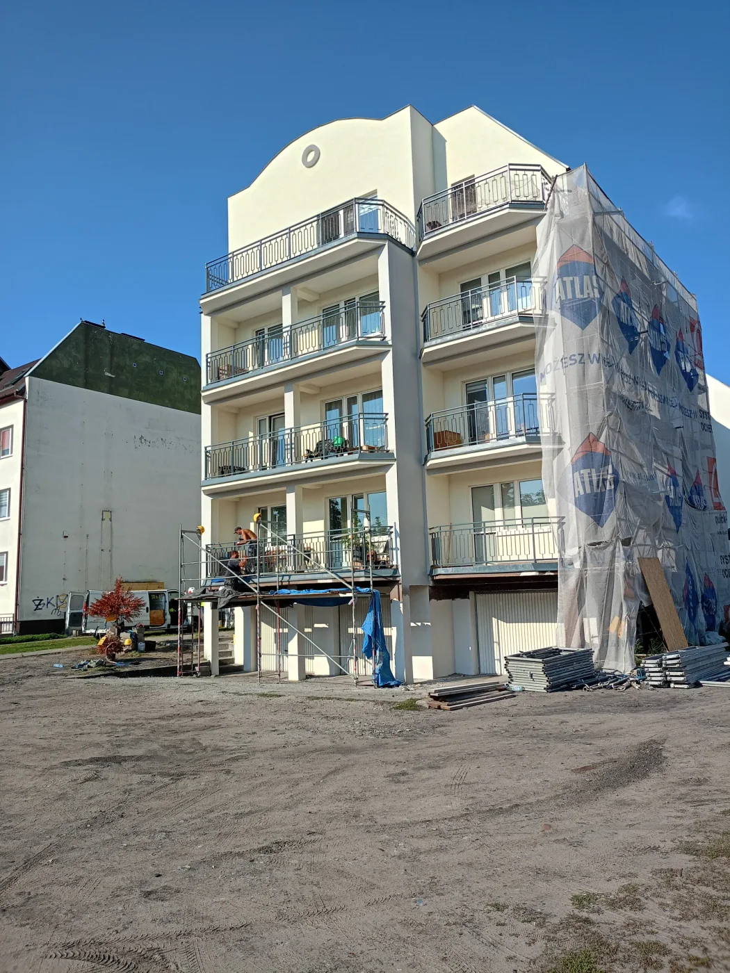 Elewacja budynku wielorodzinnego — zdjęcie 9