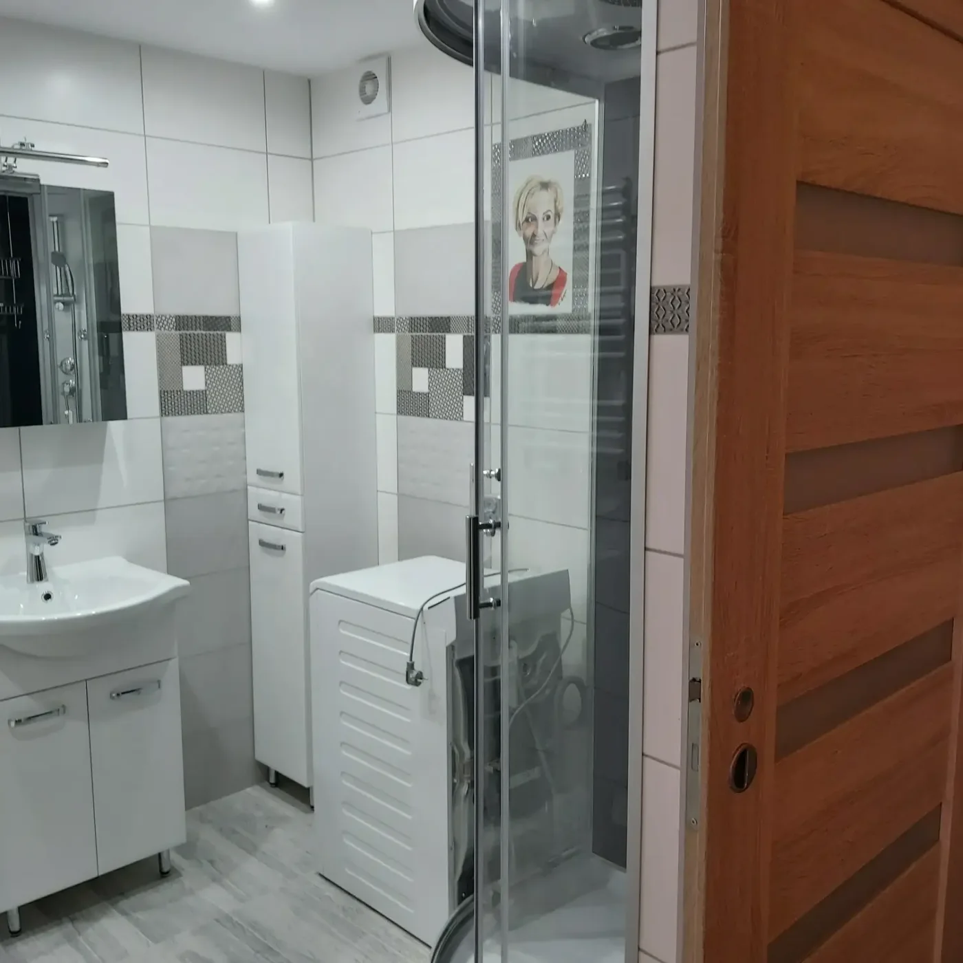 Remont łazienki z kabiną prysznicową — zdjęcie 10