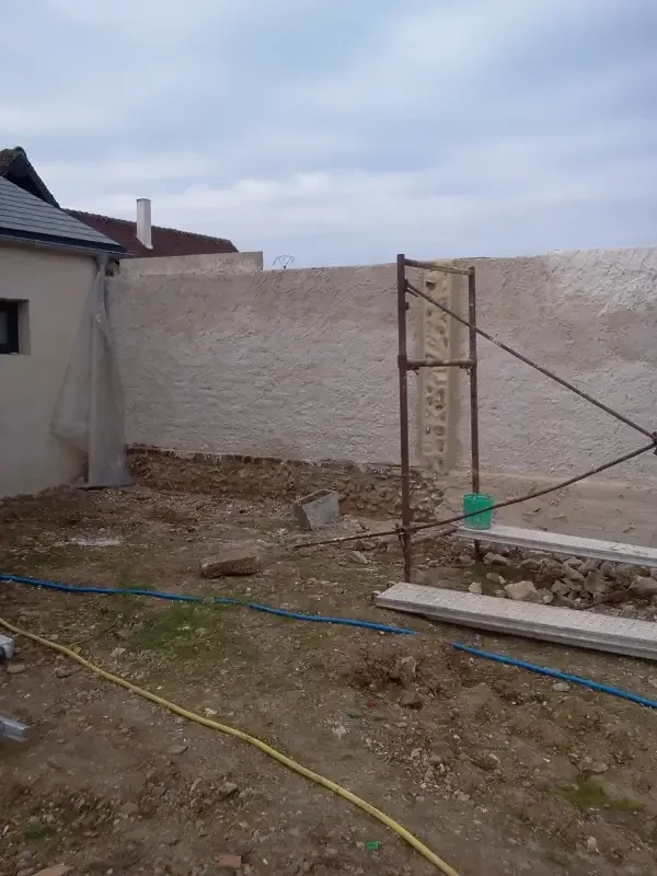 Prace przy murach, bramie i kominie — zdjęcie 12